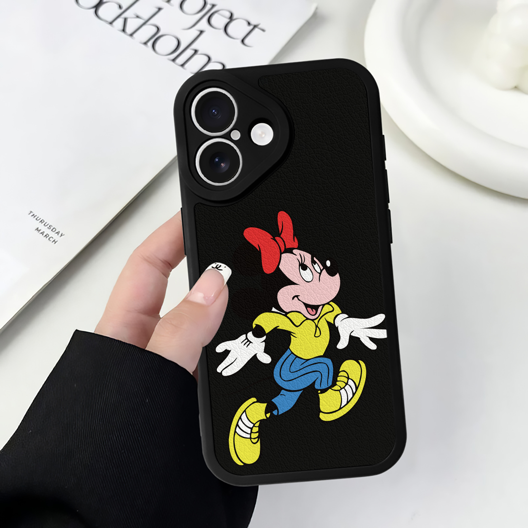 （画像用） ミッキーマウス Mickey Mouse 【iPhone 16シリーズ対応】シリコンスマホケース（レザー調） 材質：シリコン